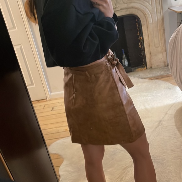 BCGB Generation Tan faux leather skirt - size 4 - Picture 4 of 4